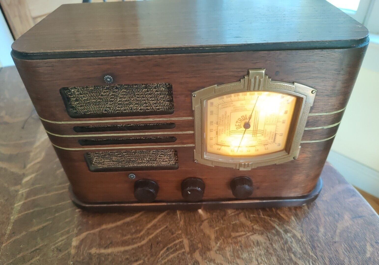 HTF Vintage Art Deco Detrola Model 134X AM/SW Tabletop Radio - Restored Working