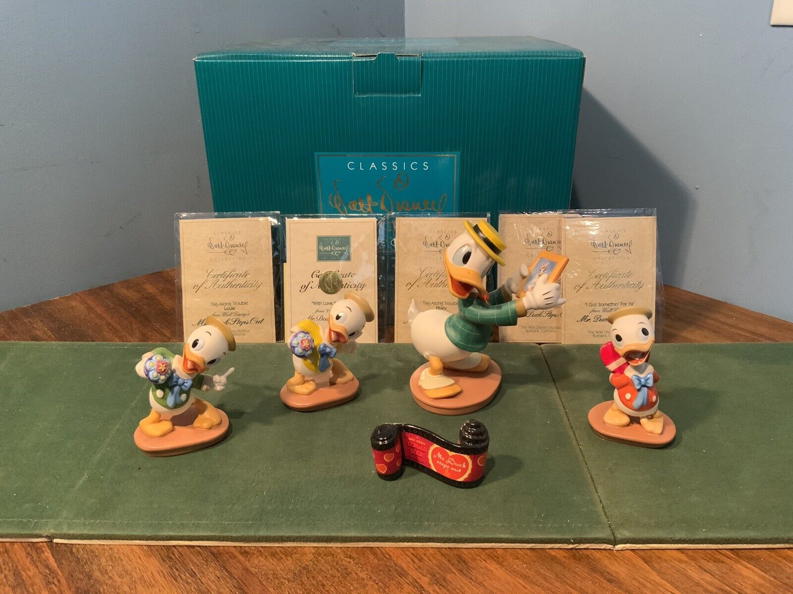 WDCC Disney MR DUCK STEPS OUT Donald, Huey, Louie, Nephew & Opening Title - COAs