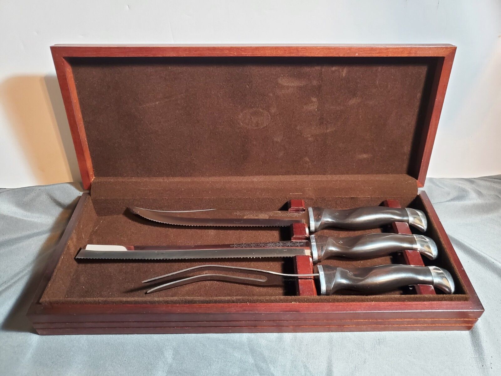 Vintage Cutco 3 Piece Carving Knives Set Cherry Wood Chest Items 1731 1732 1733