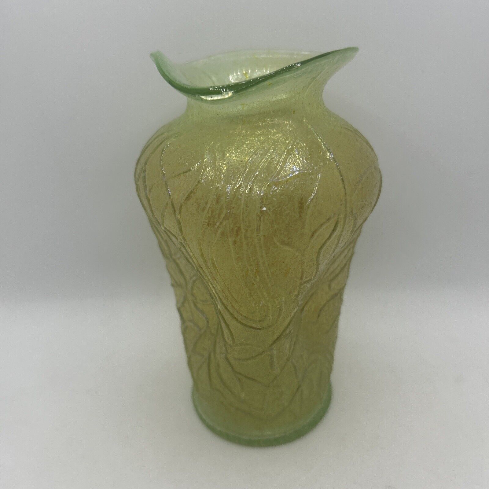 Beautiful Antique Stipple Dugan’s Green/Gold Pinched Vase 5.75” tall