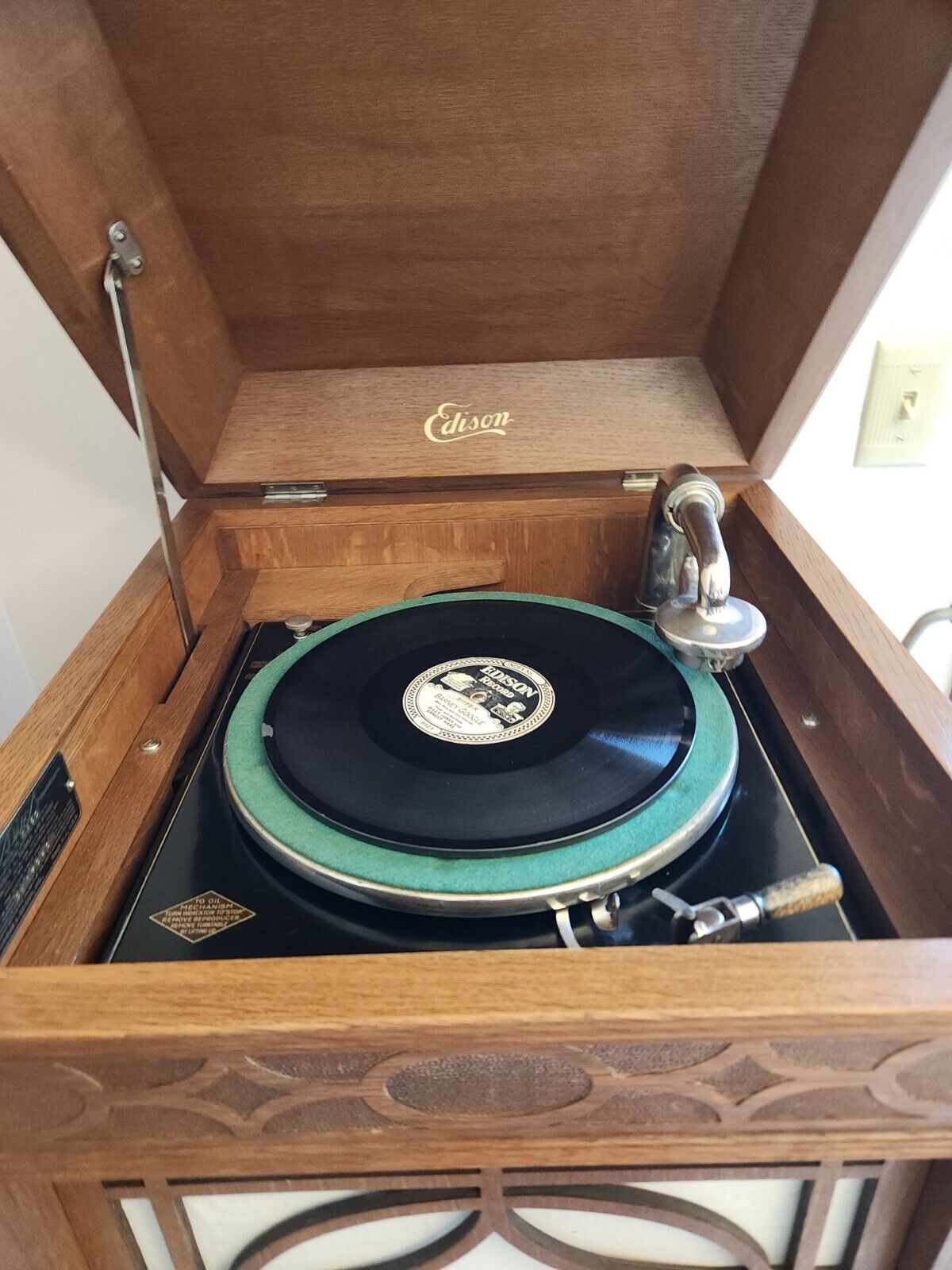 Edison Disc Phonograph, Model C150, SM 17040, Oak Case, Floor Model. Works.