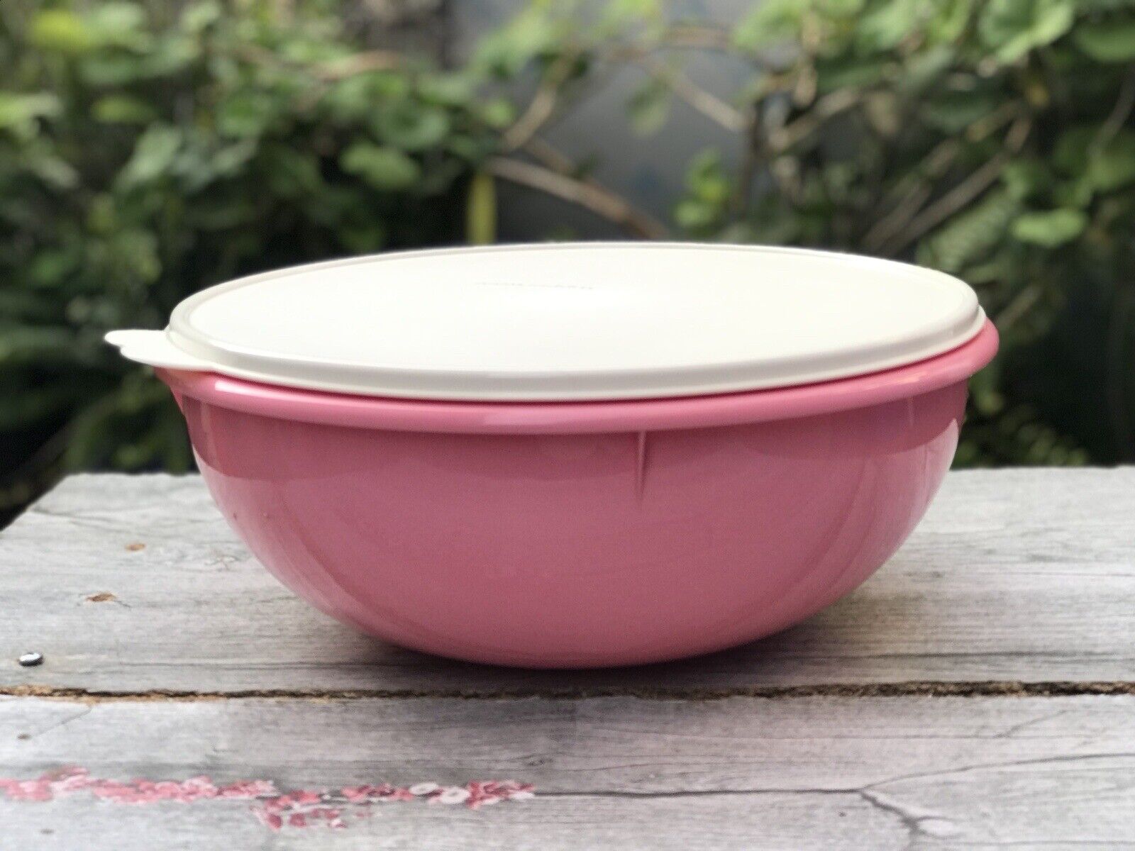 Tupperware Classic Fix-n-mix Bowl 26 Cup with white color seal - Pink