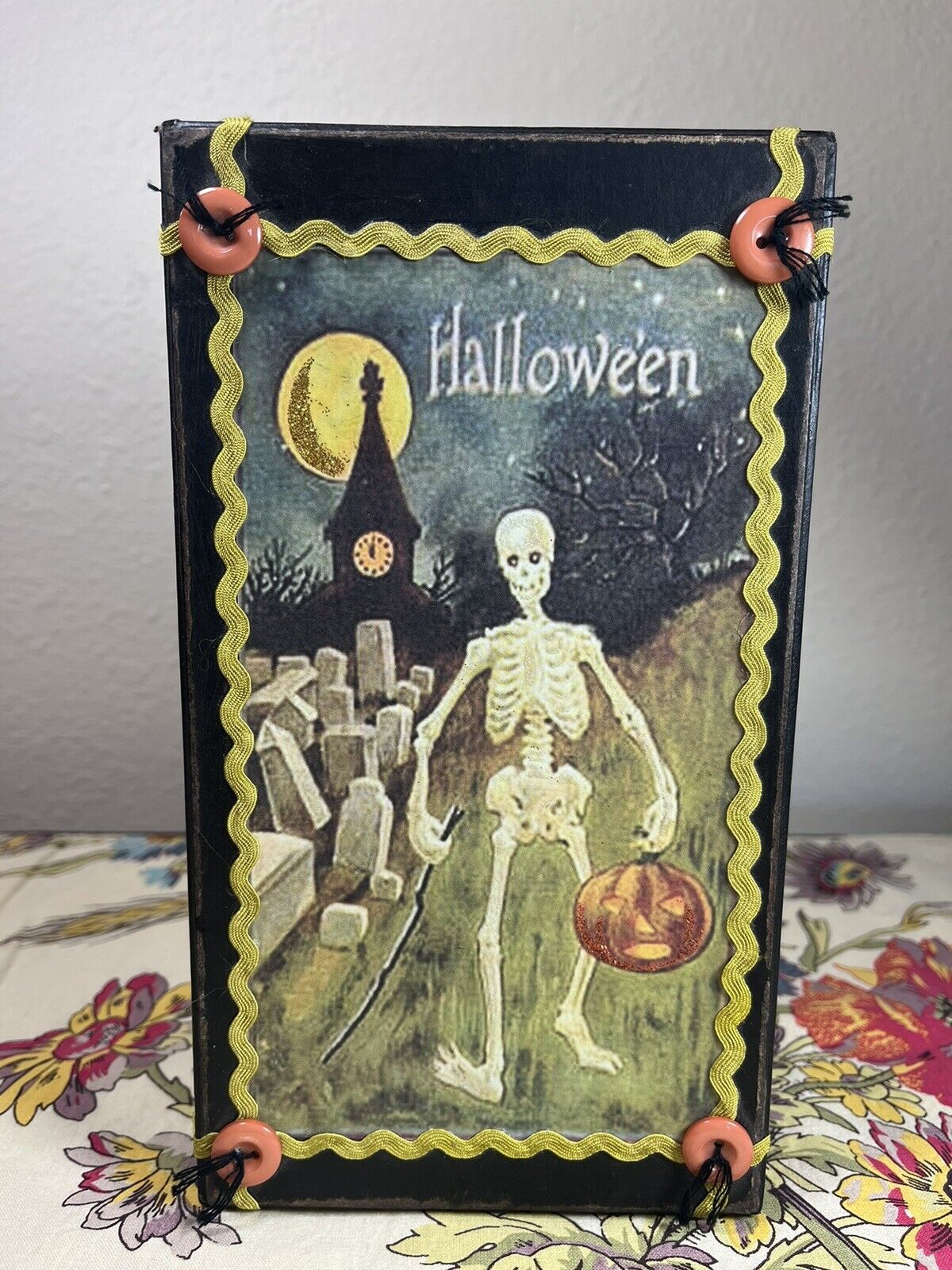 PRIMITIVES BY KATHY Halloween Skeleton Cardboard Vintage Decorative Box Folk Art