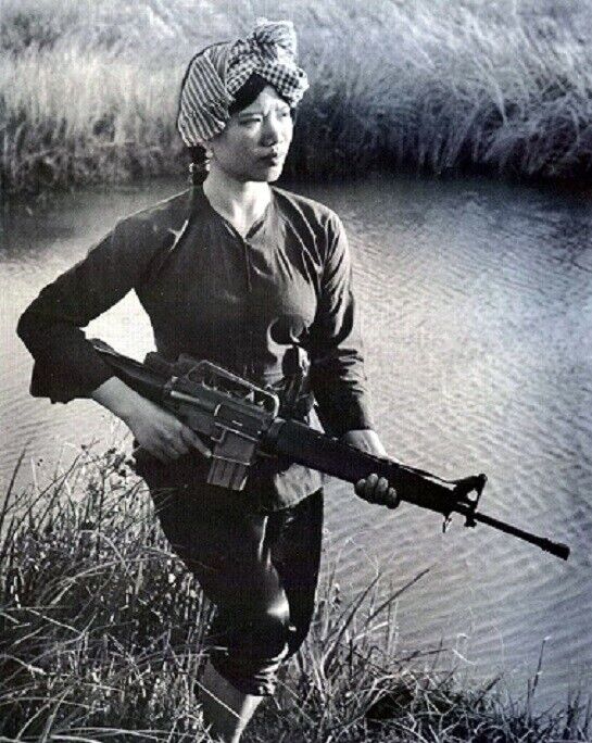 Female Viet Cong Warrior with M-16 8x10 Vietnam War Photo 100