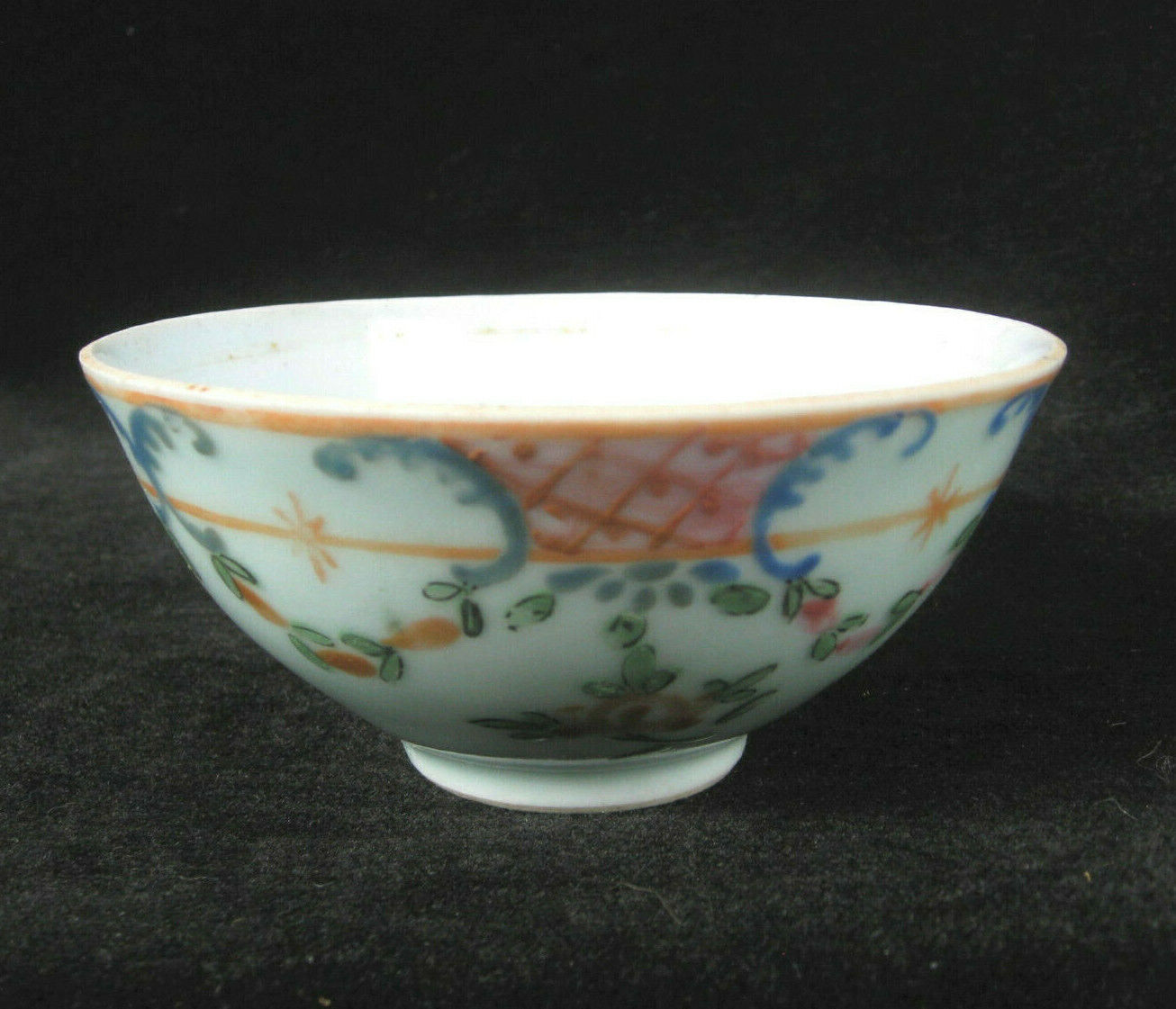 Late 19thc. Chinese Celadon Hand-Painted Small Bowl - 1860-1880