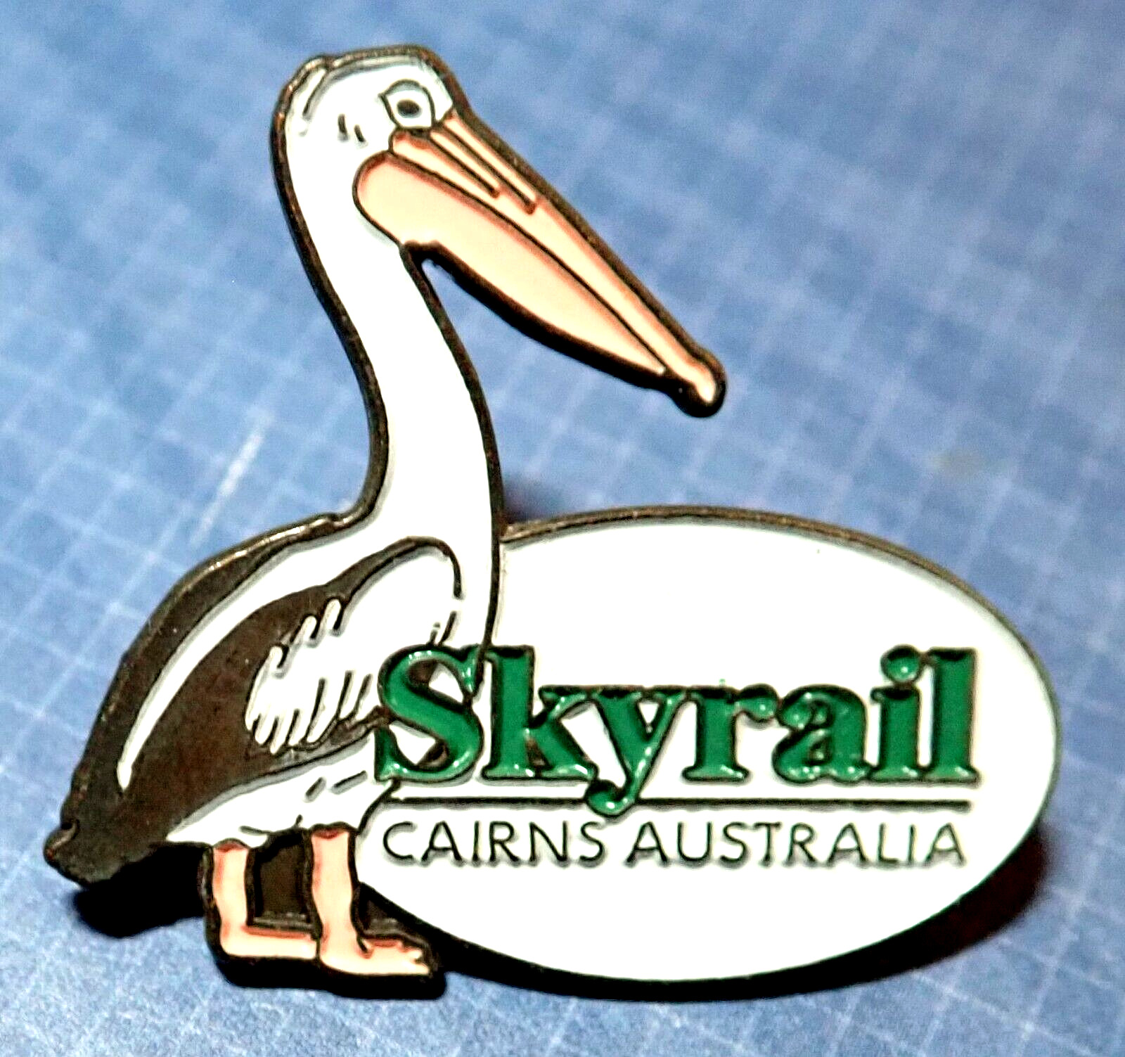 BEAUTIFUL VINTAGE CAIRNS KURANDA SKYRAIL NORTH QLD AUSTRALIA PIN BADGE^^