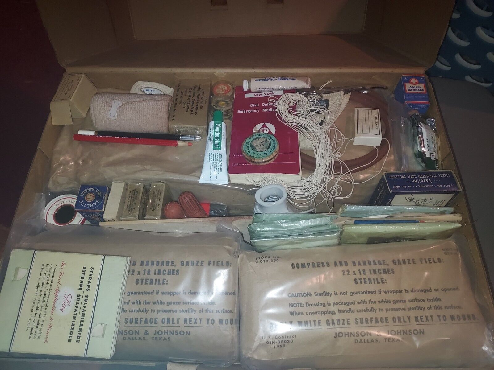 Vintage WW2  New York Civil Defense Medical Field Kit With Original Box