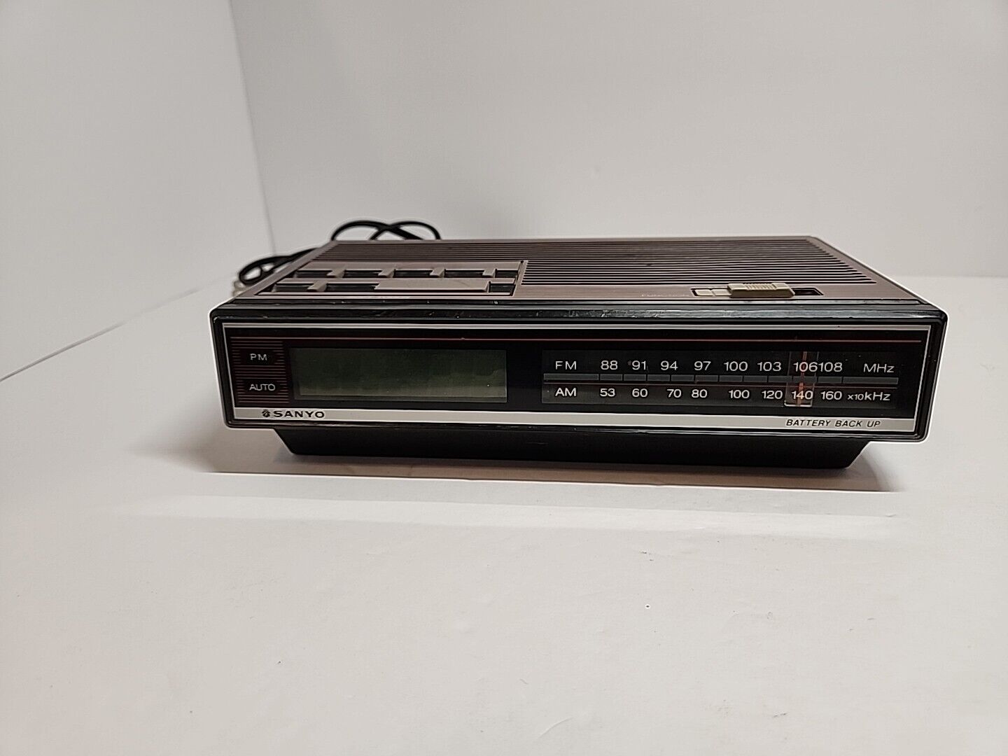 Vintage VTG 80's Sanyo AM/FM Radio Digital Alarm Clock RM 5008 Wood Grain Tested