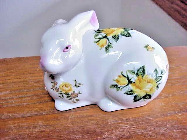 Vintage Napcoware White Bunny Rabbit With Yellow Flowers Made In Japan #9434