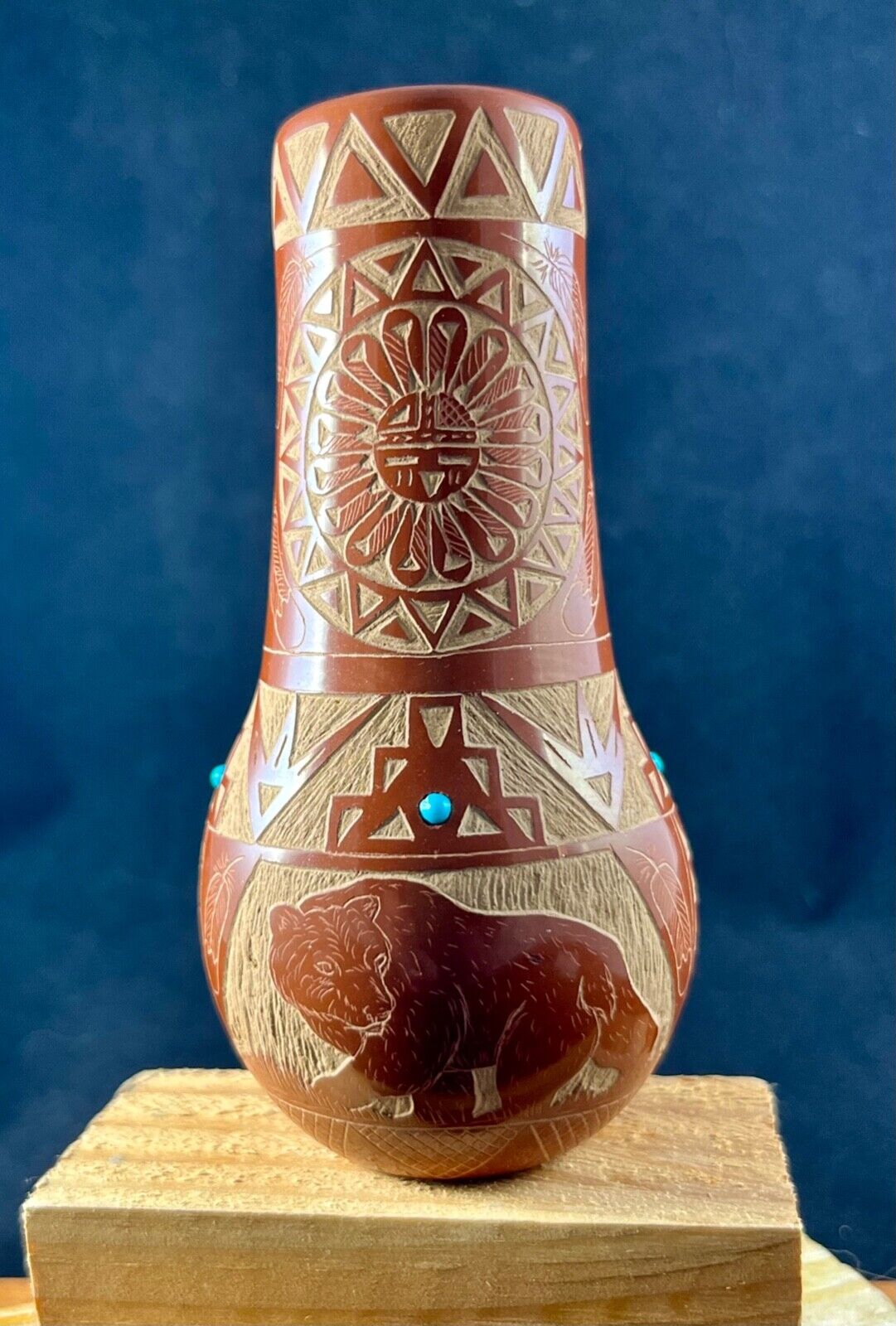 Sioux Pottery RED STARR (1937 - 2018) Sgraffito & Turquoise vase 3-7/8\
