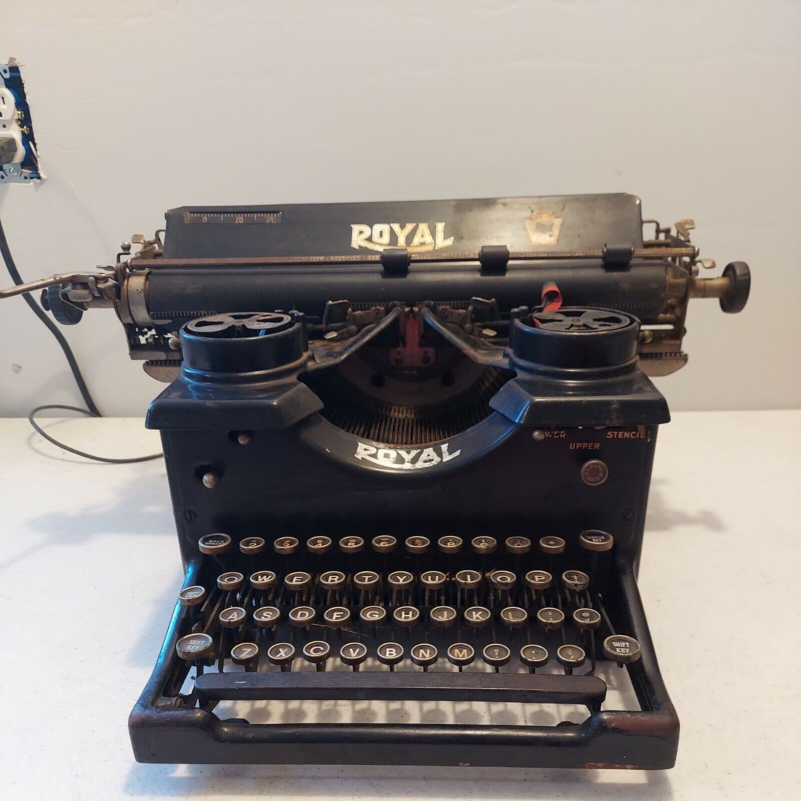 Vintage Royal Typewriter 14-934669 