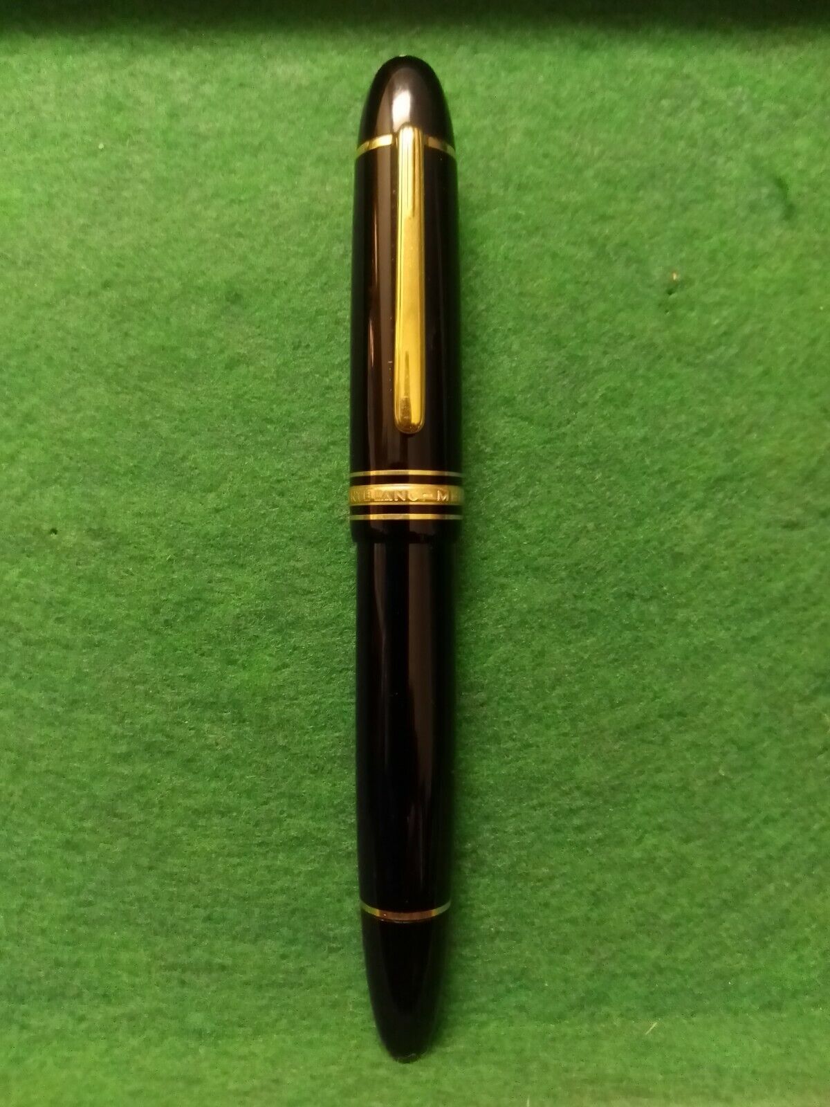 Montblanc MEISTERSTUCK No. 149 4810 18k Gold Fountain Pen