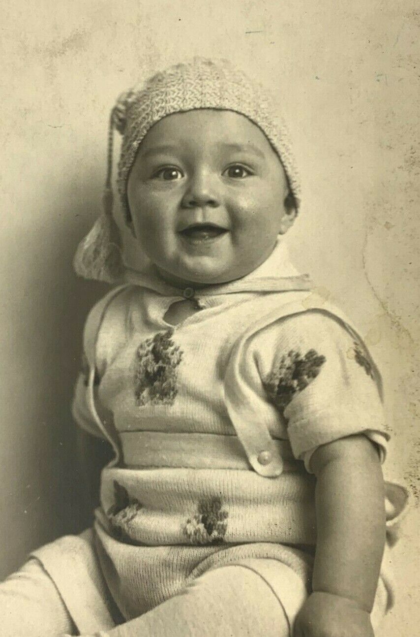 Bm) Found Photograph Baby Infant 1910\'s - 1920\'s Portrait