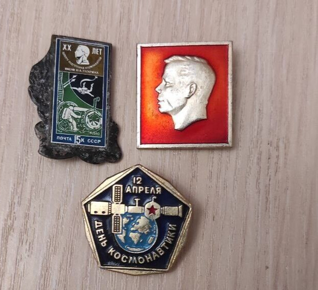 Soviet badges USSR Cosmonaut Gagarin Space Flights Into space