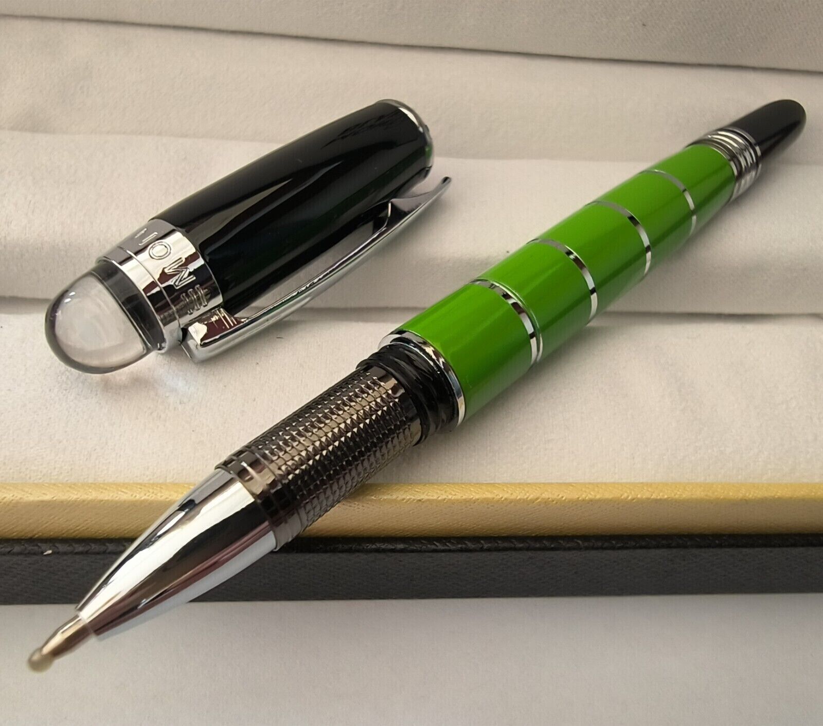 Luxury S.Walker Crystal Head Series Green Color 0.7mm Rollerball Pen #13