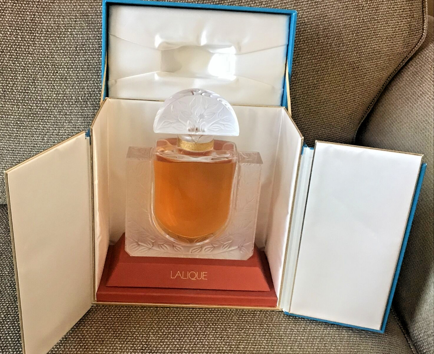 LALIQUE 20 Oz Crystal Perfume Sealed Orig Display Box HUGE MINT Rare Numbered