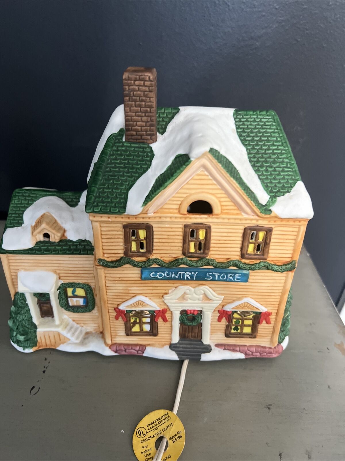 Vintage Dickensville collectibles 1990 country store porcelain lighted house