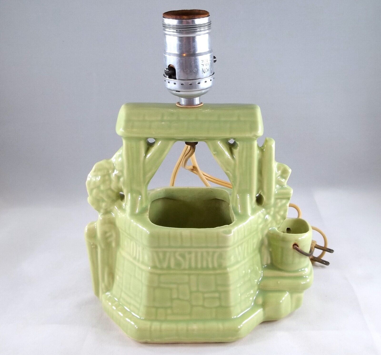 Vintage Buckingham Pottery Green Ceramic Wishing Well Accent Table Lamp  Planter