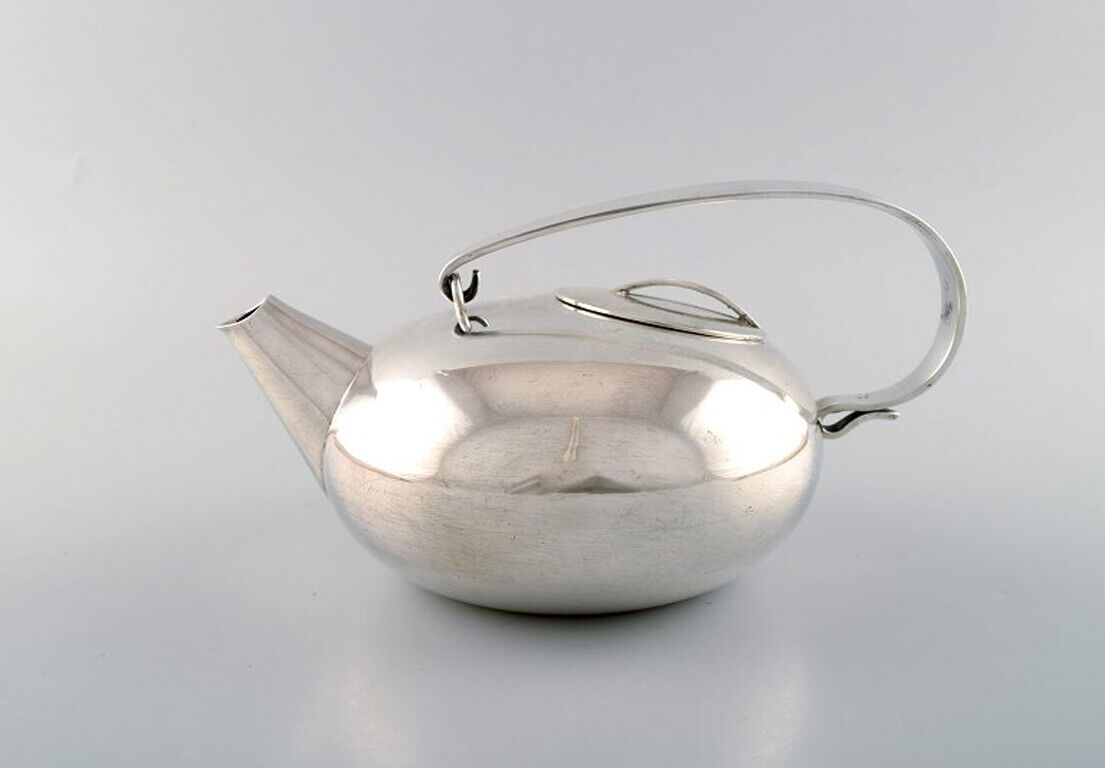 Lino Sabattini (born 1925, 2016) for Christofle. Modernist teapot