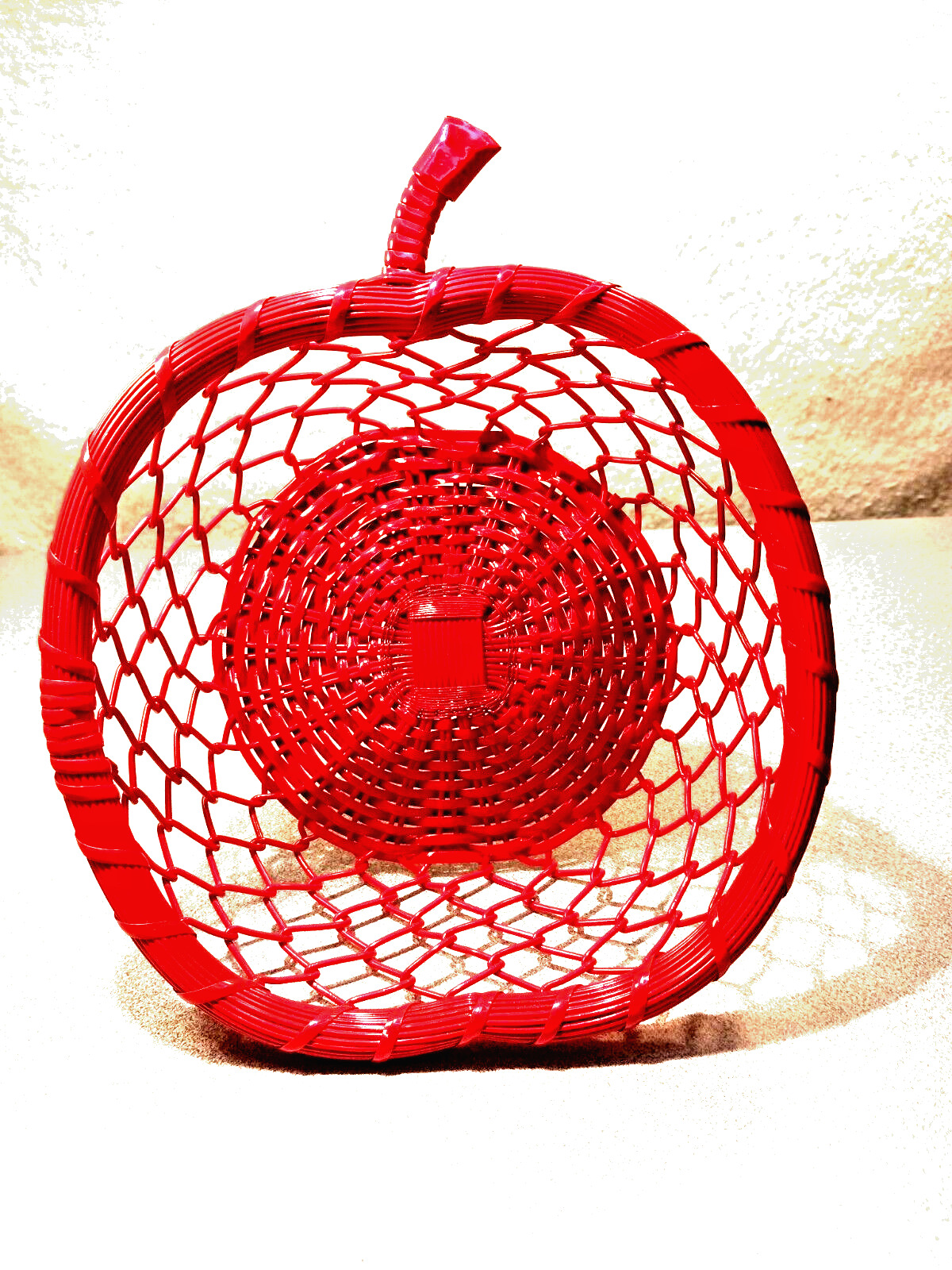 METAL WIER APPLE BASKET BRIGHT RED THICK STURDY BEAUTIFULY MADE LARGE