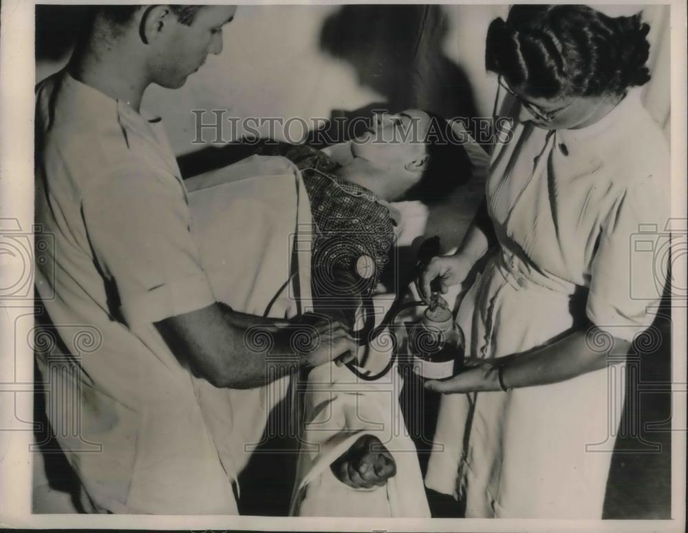 1940 Press Photo Nurses Use New Machine To Collect Blood Donations
