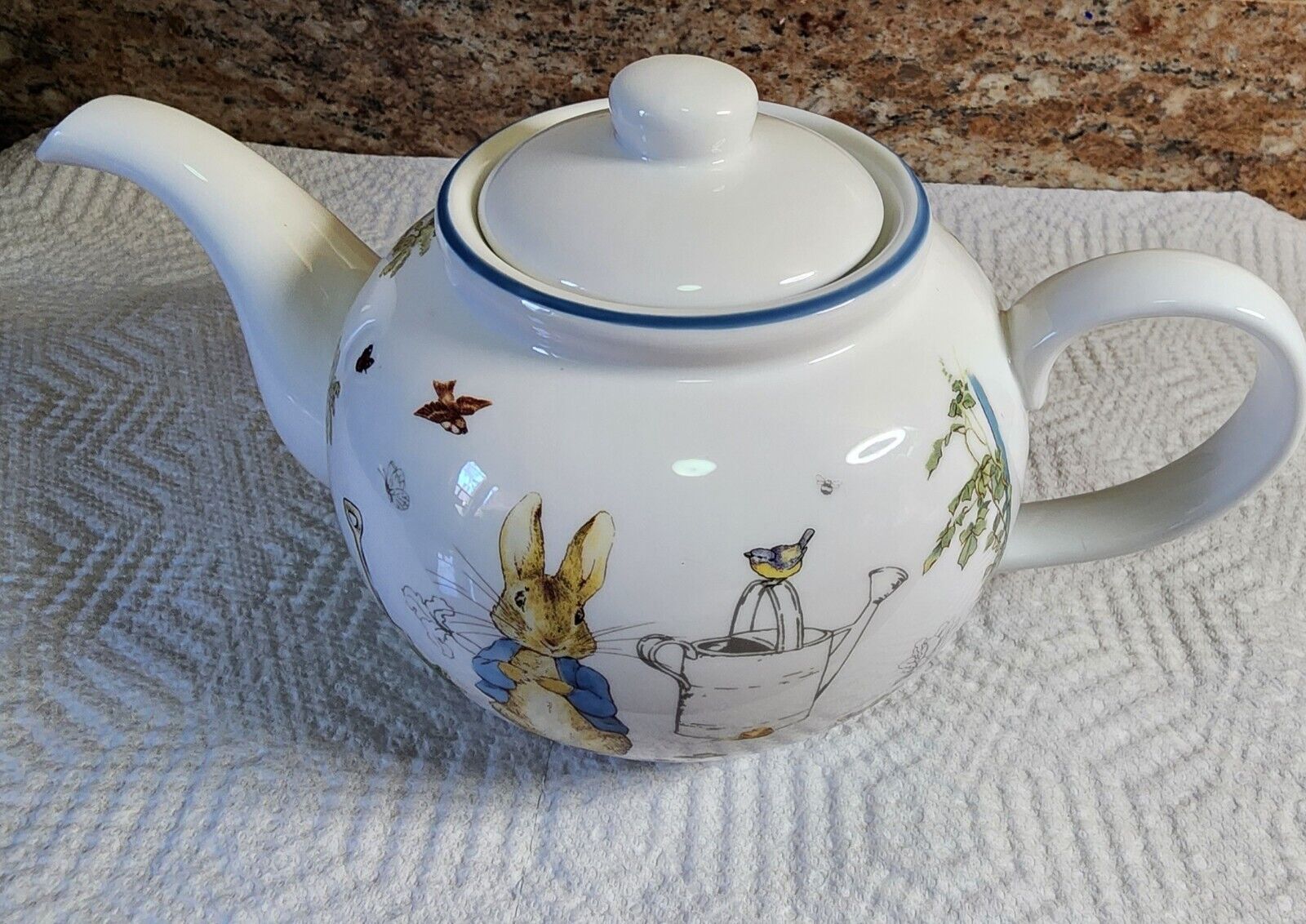 Beatrix Potter Peter Rabbit Teapot 32 oz Easter - Spring Teapot NEW