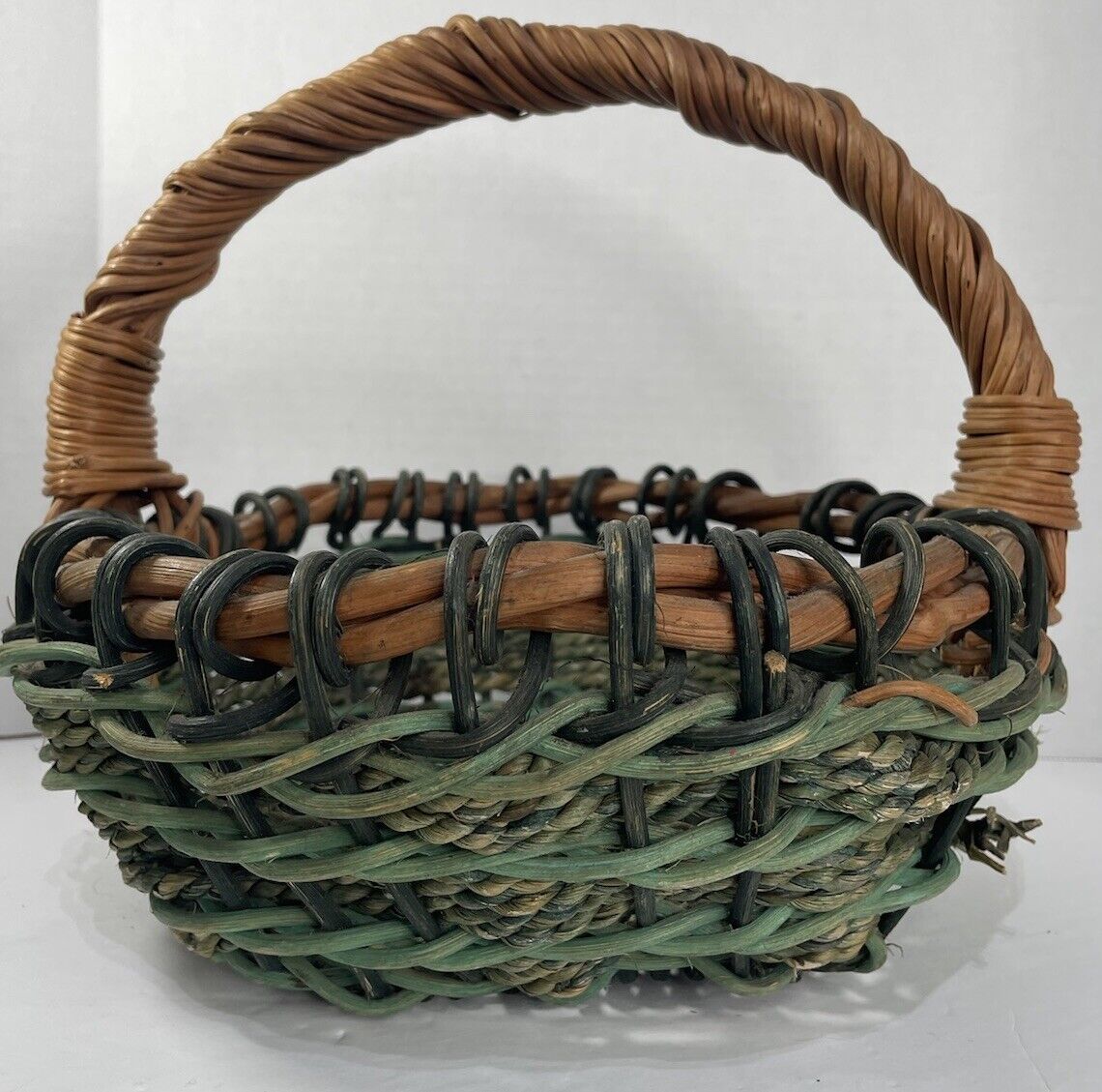 Vtg Hand Woven Braided Wicker Gathering Market Basket Farm Country Rustic 12”