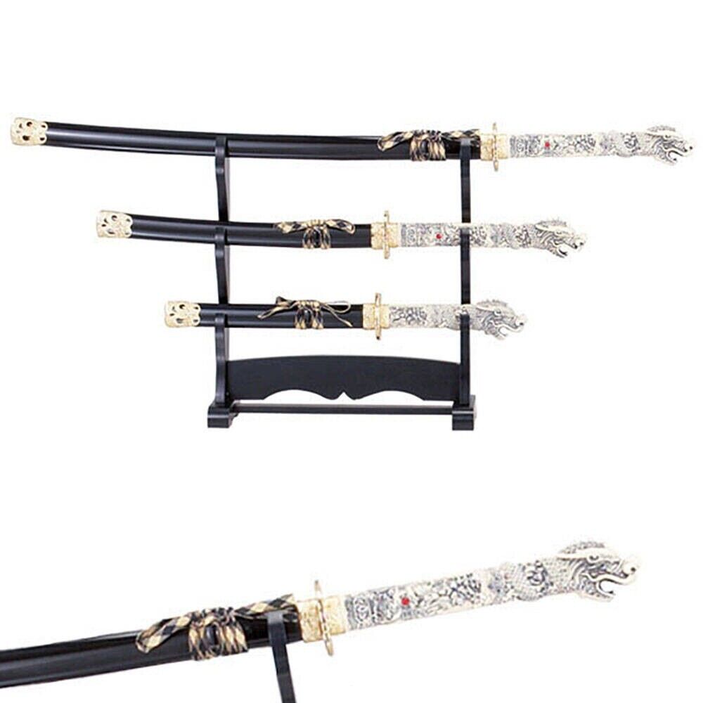 A RICHLY DECORATED SET OF SAMURAI SWORDS WITH A STAND C-003/4