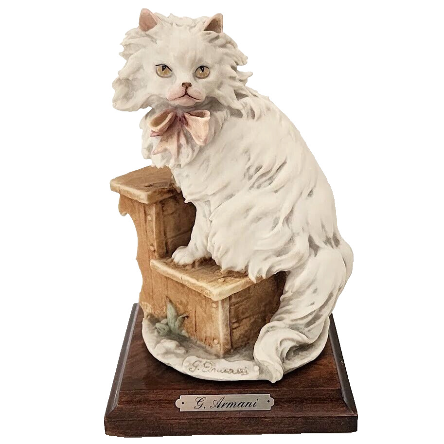 Vintage Giuseppe Armani Sculpture Figurine Persian Cat With Bow On Steps Rare