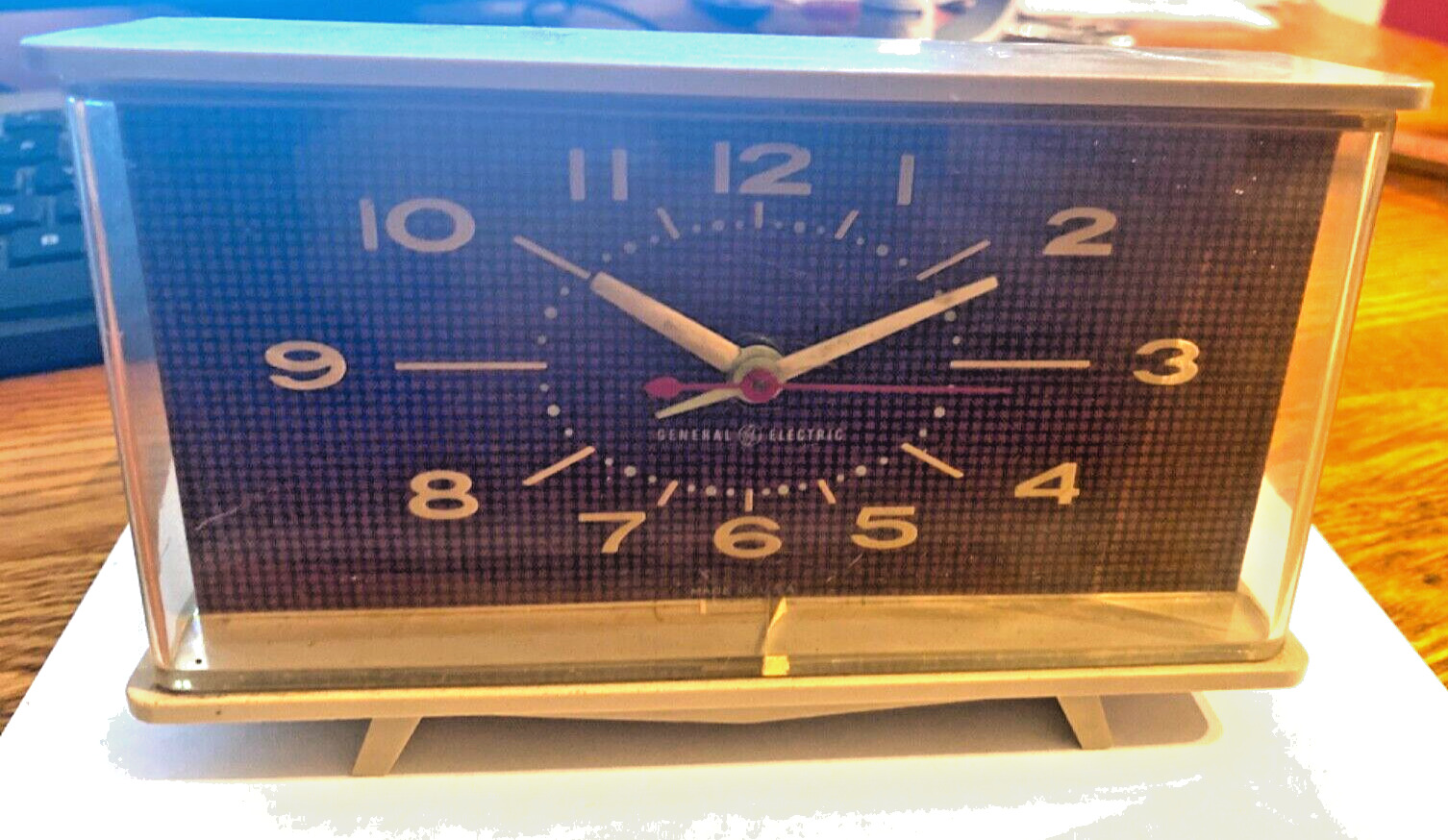 Vintage General Electric Alarm Clock 1970s, nice looking.
