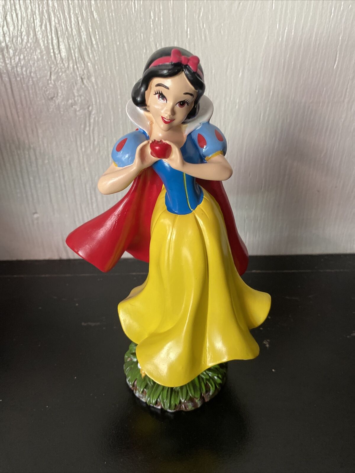 Snow White and the Seven Dwarves Princess 8” Garden Gnome Disney NEW