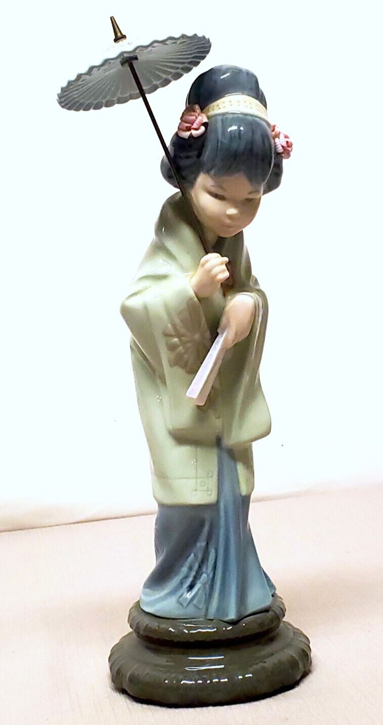 LLADRO 4988 Oriental Spring Geisha Girl with Parasol Umbrella Porcelain Figurine