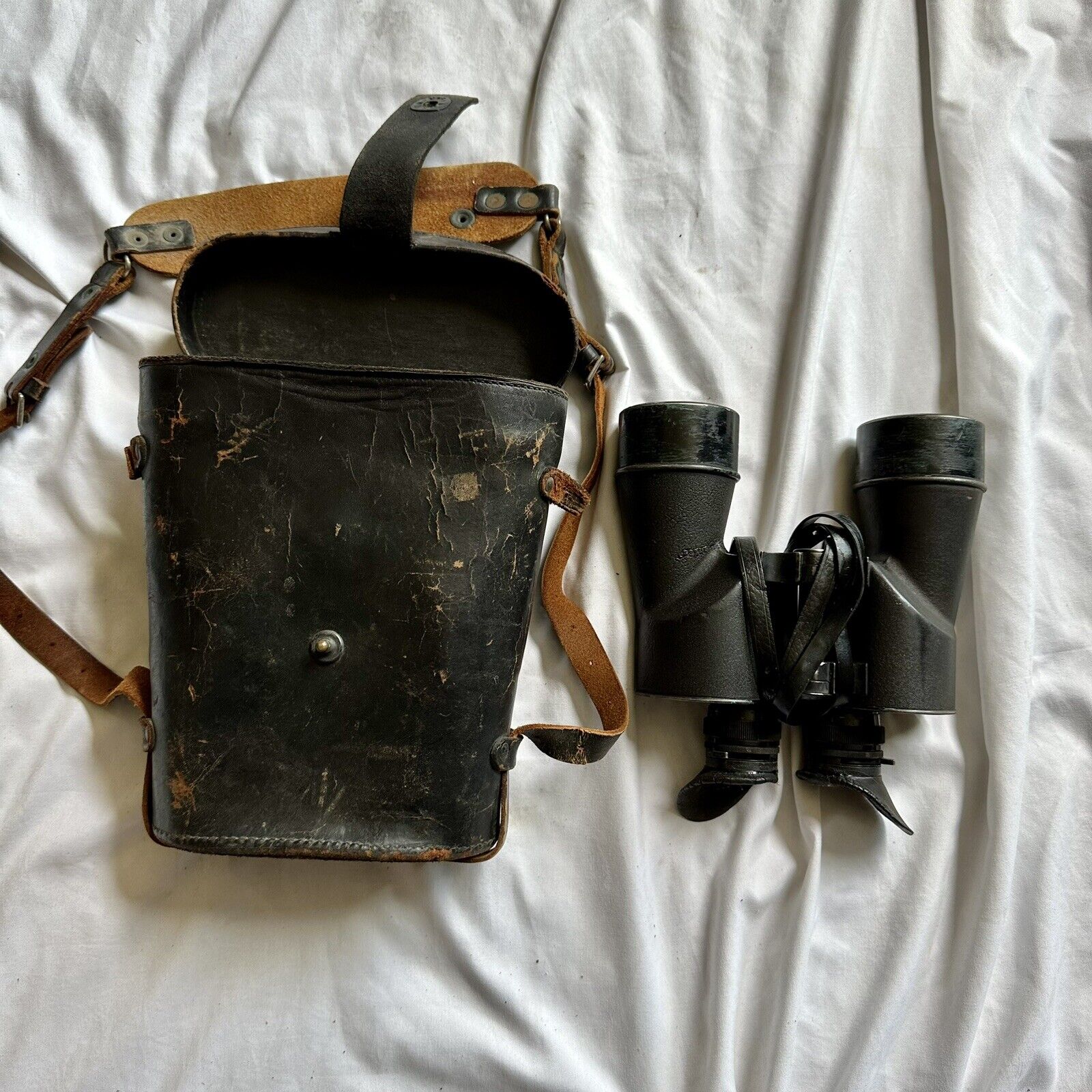 WWII US Navy Sard Square D Binoculars W/ Leather Case
