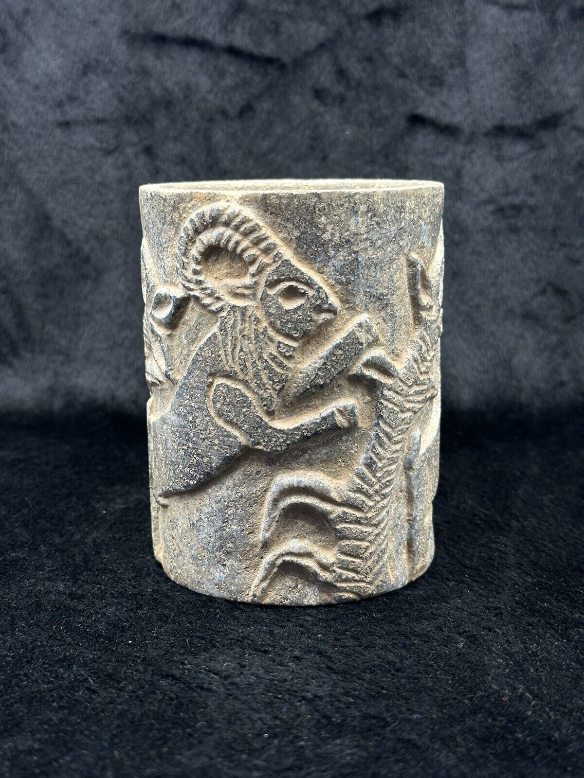 Rare Near Eastern Jiroft Civilization Chlorite Stone Vase With Animal Decorated