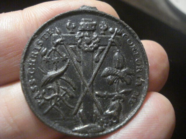 AWESOME BIG SPANISH OLD MEDAL - SPAIN . 17 CENTURY - CRUCIFIXION ARTEFACT - RARE