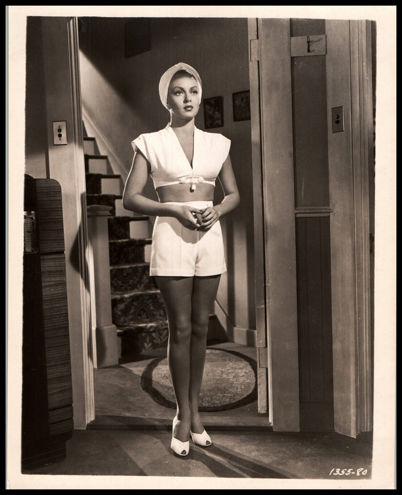 Hollywood Beauty LANA TURNER STUNNING PORTRAIT STYLISH POSE 1940s Photo 665