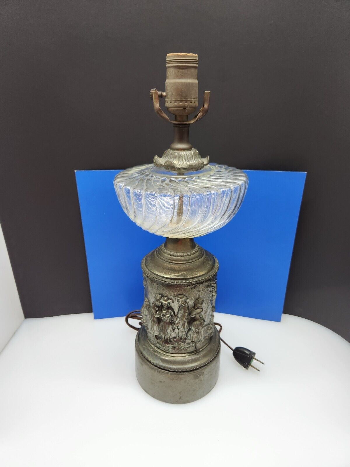 Antique Vtg Art Deco Cast Metal Glass Swirl Globe Table Lamp Works