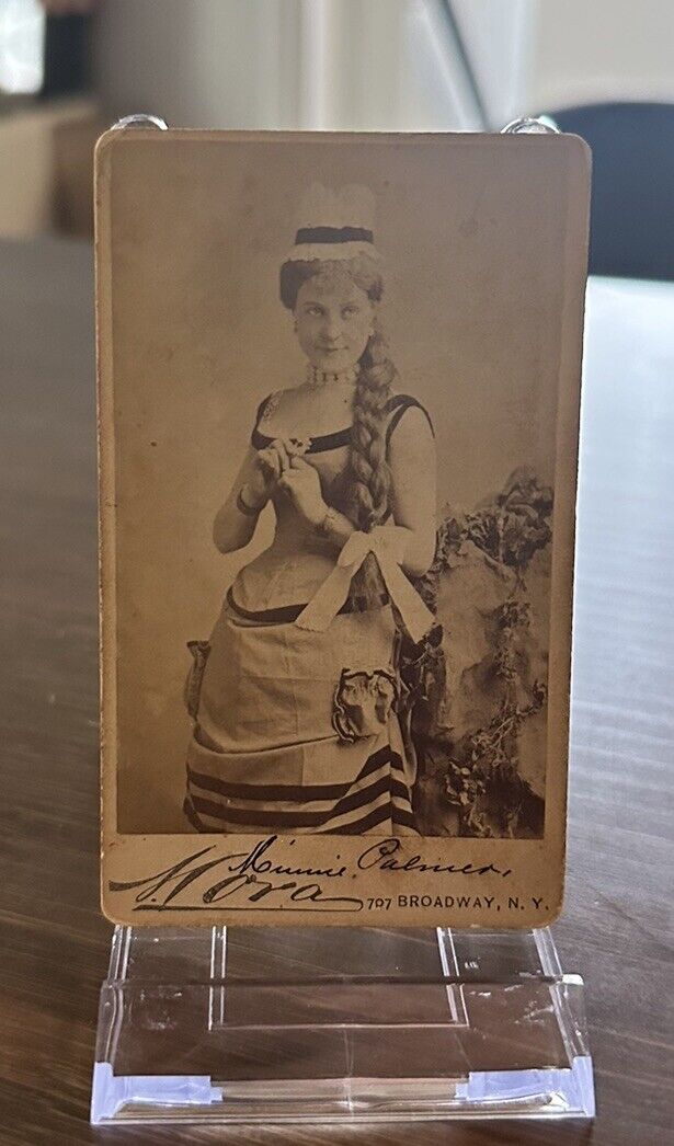 rare CDV Minnie Palmer American actress SIGNED stage Mora Photo NY autograph old