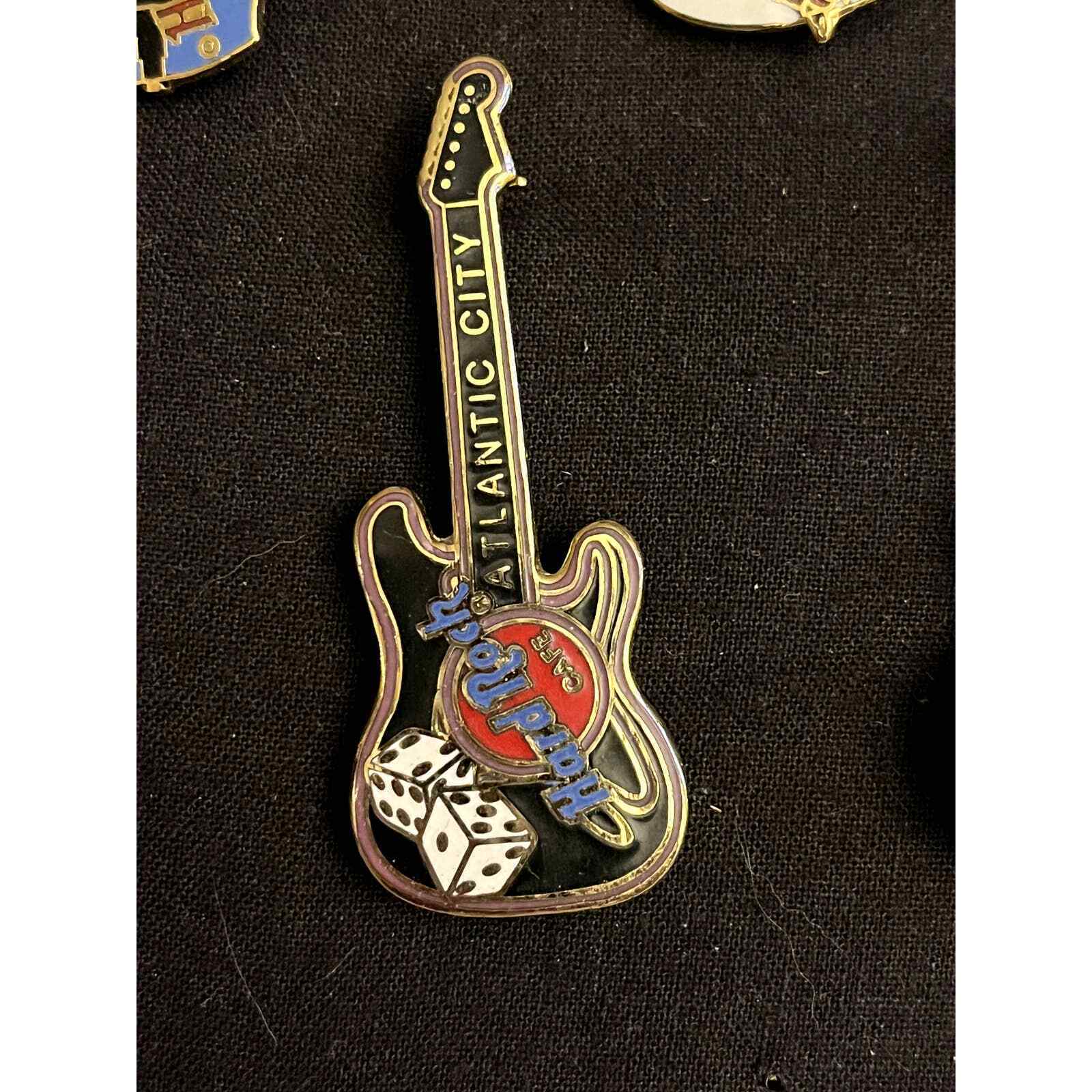 Hard Rock Cafe Atlantic City Dice Guitar Pin 1990\'s