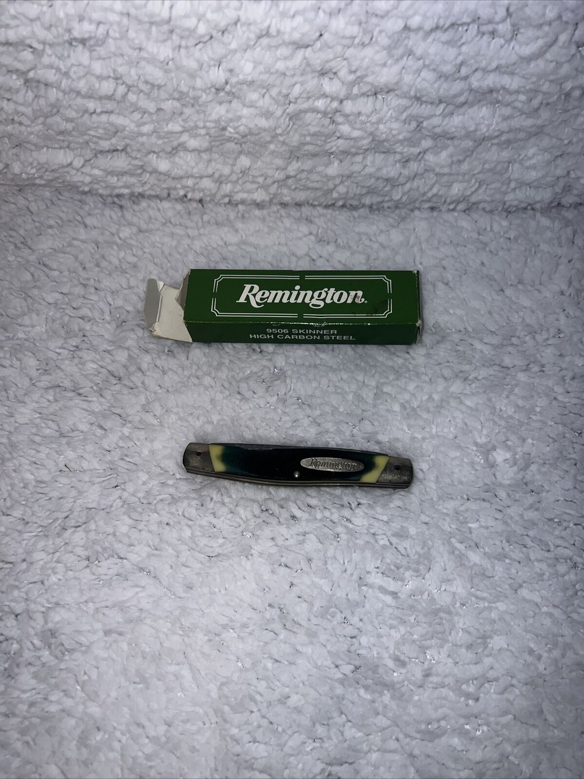 VINTAGE REMINGTON #9506 SKINNER KNIFE with lifetime warranty-box And Papers