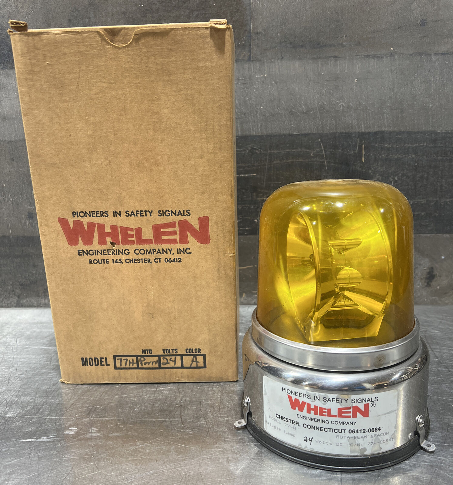 Nos Surplus Whelen Engineering Co. Rota-Beam Beacon Hologen Lamp Model 77-H 24V