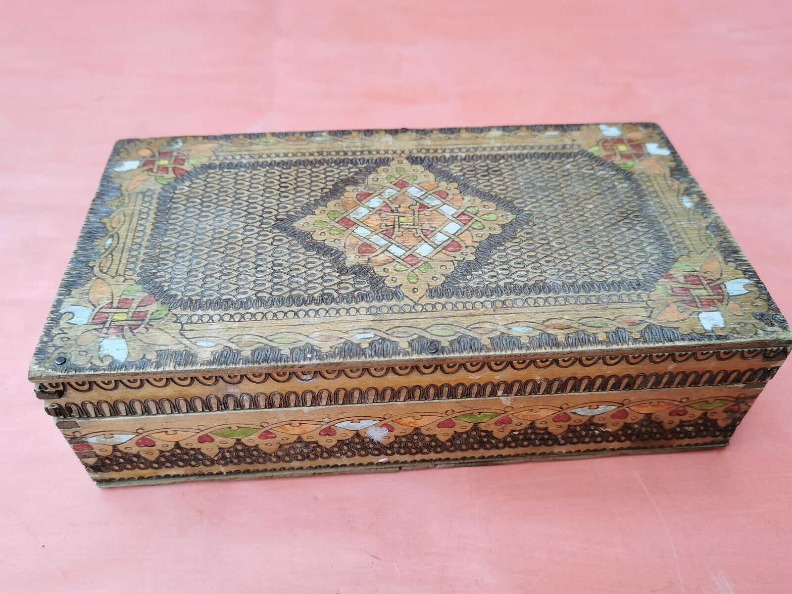 OLD PRIMITIVE VINTAGE  WOODEN HAND PAINTED PYROGRAPHY BOX CASE FOR JEWELЕRY