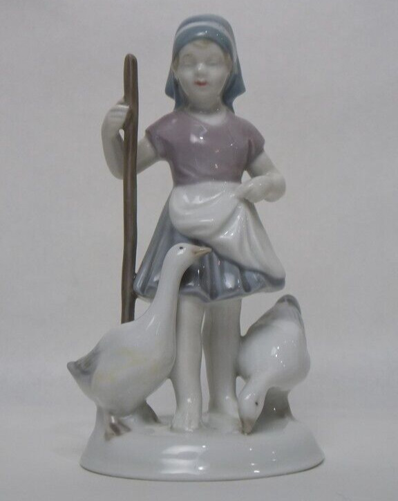 GDR 14 Girl with Geese Lladro Style Porcelain Figurine Lippelsdorf EUC