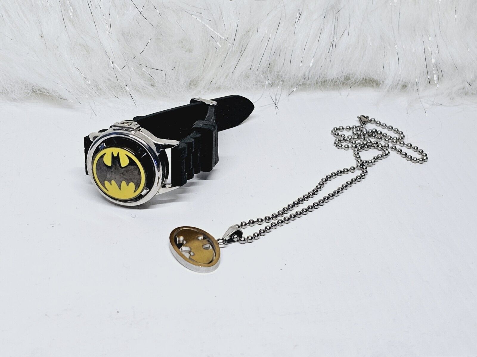 Batman Logo Stainless Steel Pendant Necklace & BATMAN - DC COMICS (s20) Watch 