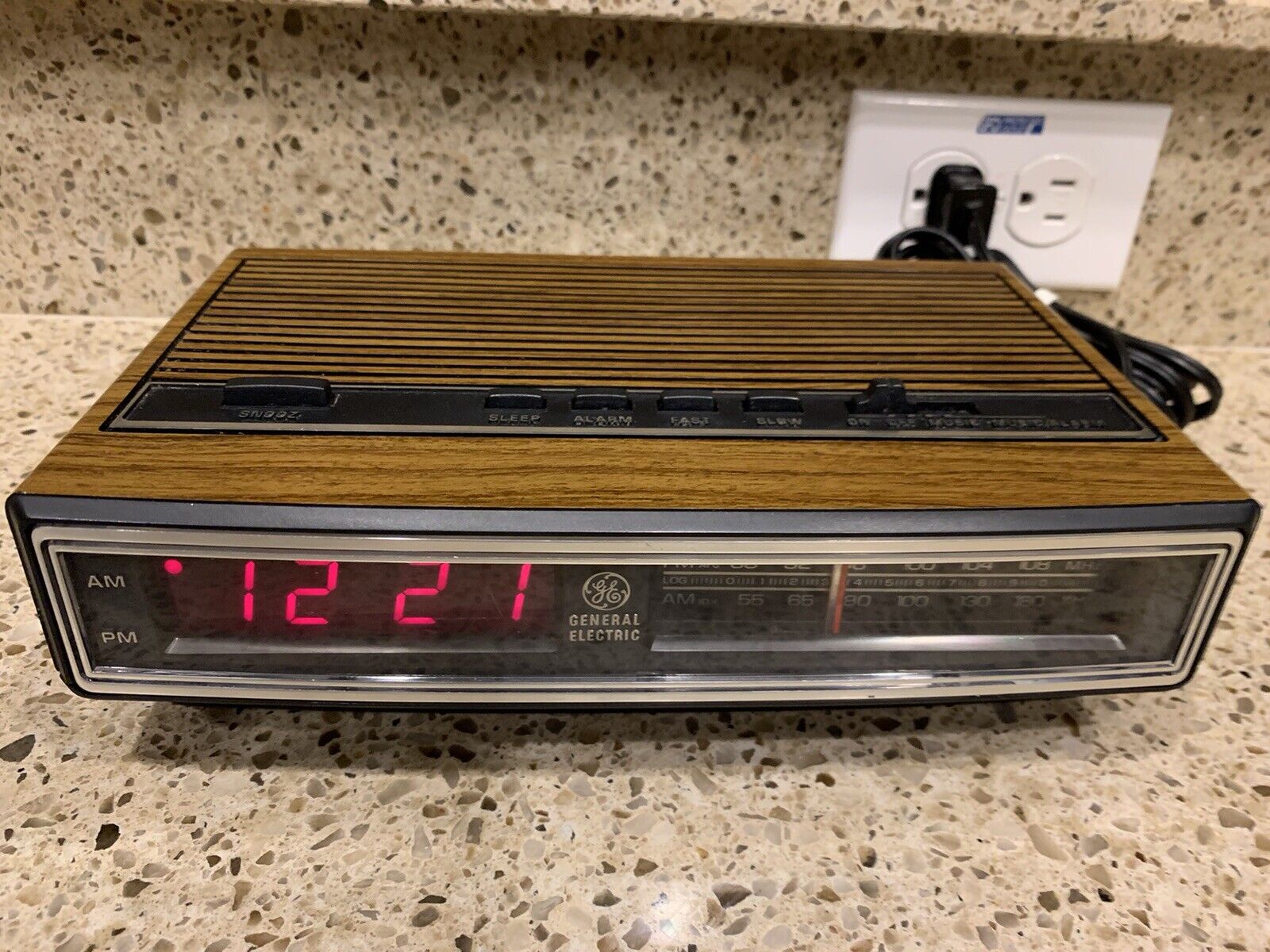1980's Alarm Clock Radio GE General Electric 7-4624B Battery Backup Vtg
