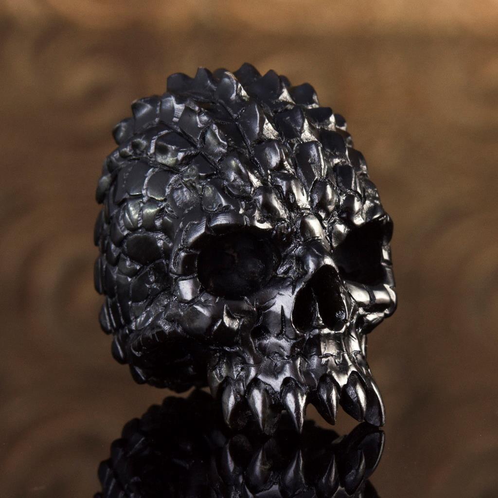 Human Skull Black Horn Carving Memento Mori Sculpture Netsuke Figurine 15.32 g