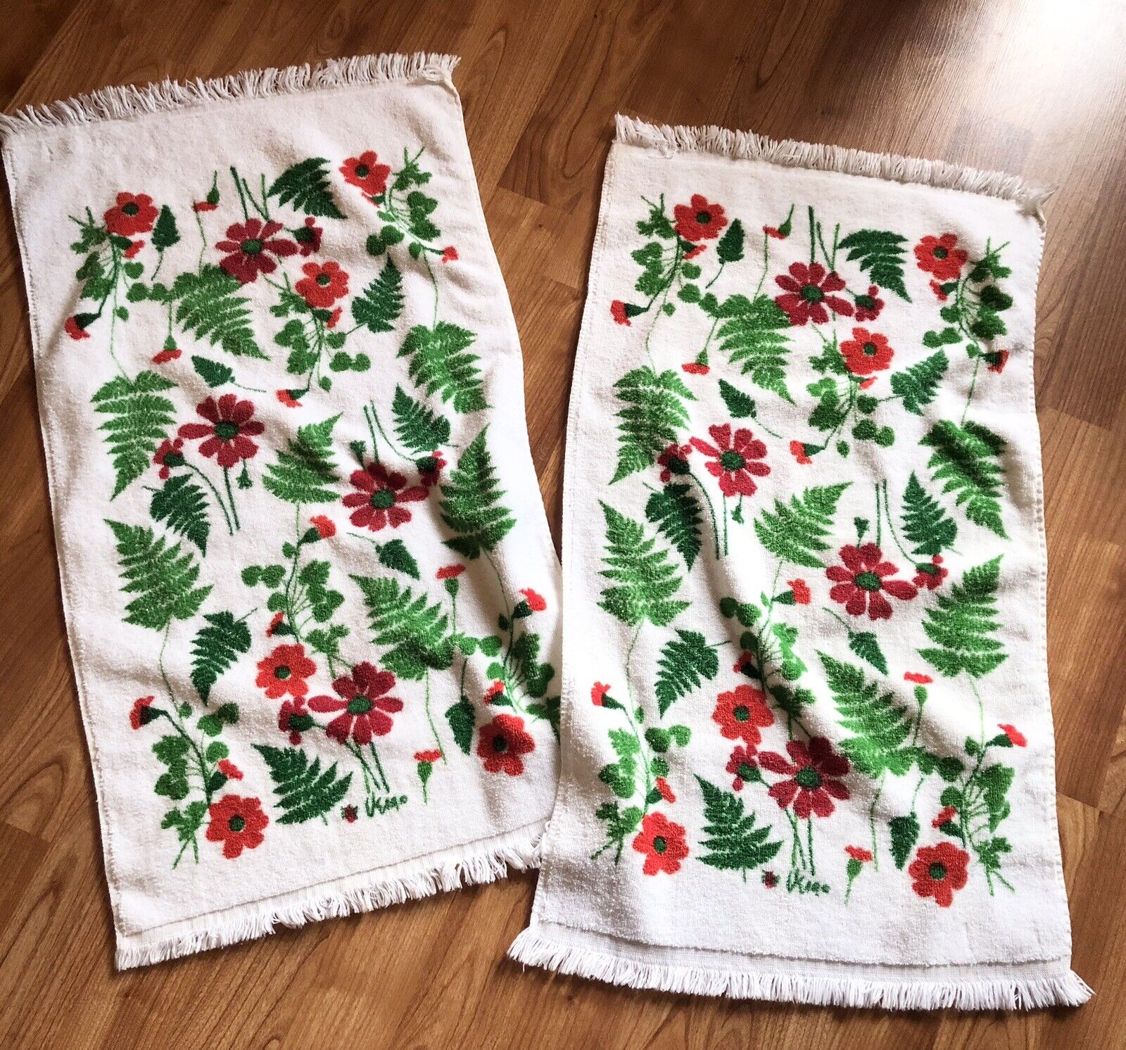 Vintage Vera Neumann Hand Towel Set VG Red Flowers Green Fern Not Faded  1970s