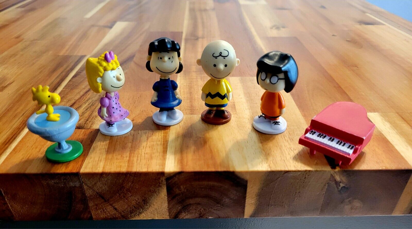 Lot Of 5 Peanuts Miniture Figures PNTS