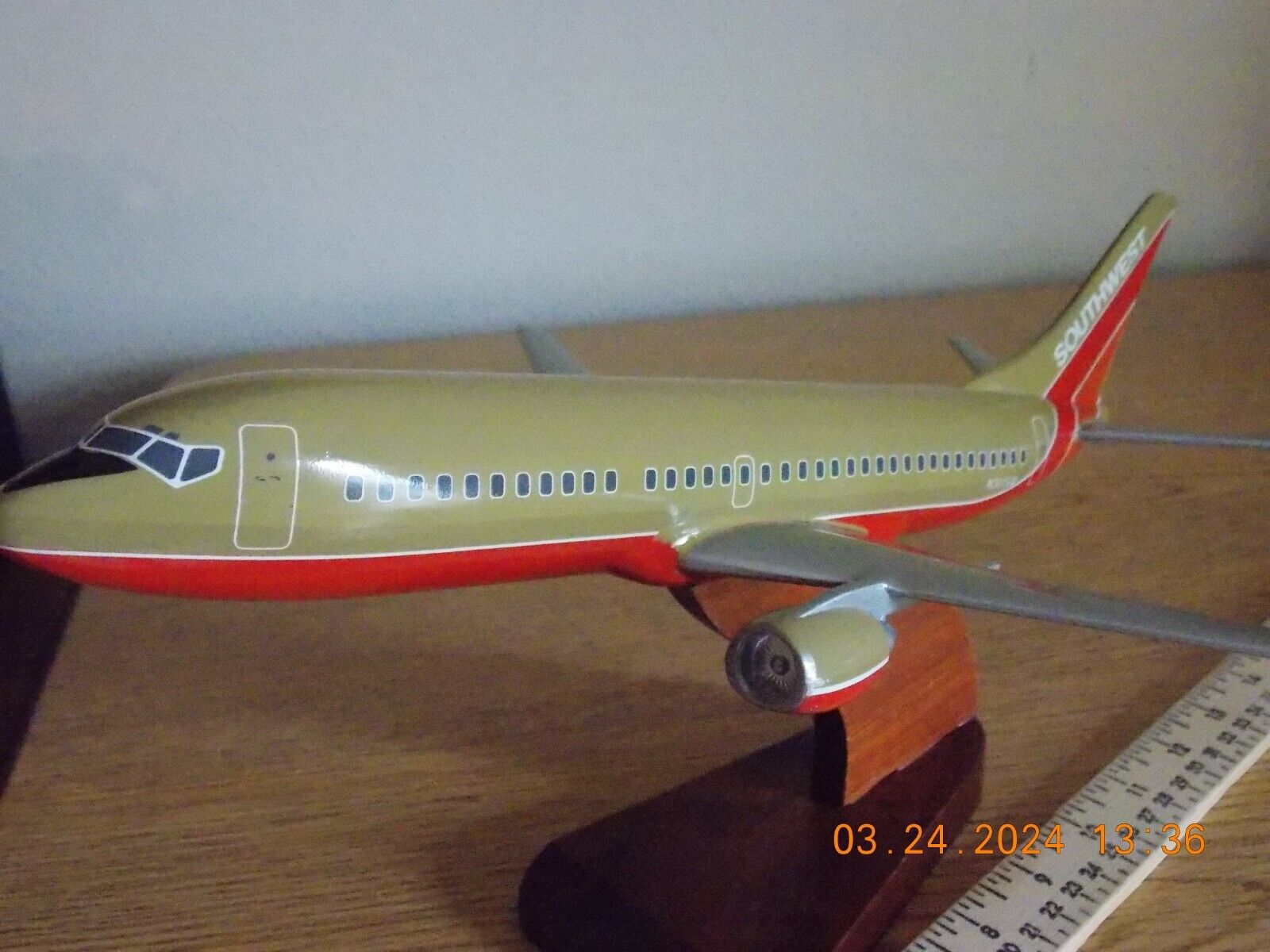 Southwest Airlines 737-300 Desert Gold Livery, 1:100 scale Handcrafted mahogany