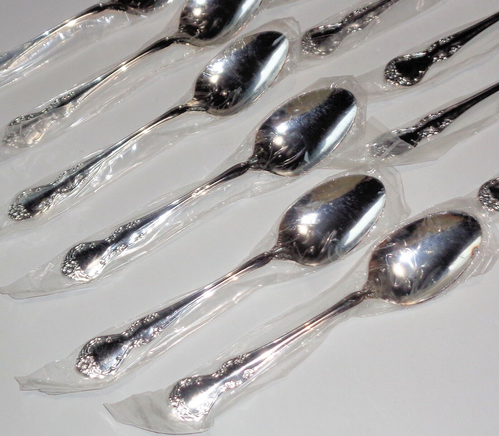 Vintage Rogers Bros ALEXANDRIA Silver Plate 12 Soup Place Spoons NEW Unused